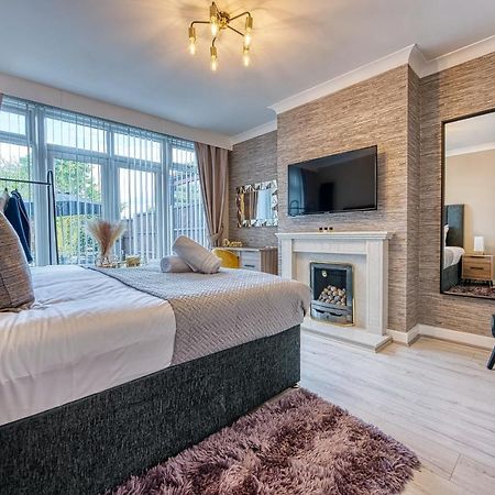 Elegant 5 Bed House - Sleeps 9, Central Solihull, Nec, Jlr, Hs2, Resorts World, Airport Business And Leisure Stays, 외부 사진