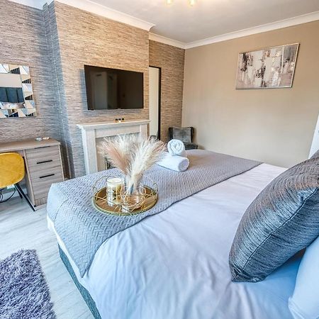 Elegant 5 Bed House - Sleeps 9, Central Solihull, Nec, Jlr, Hs2, Resorts World, Airport Business And Leisure Stays, 외부 사진