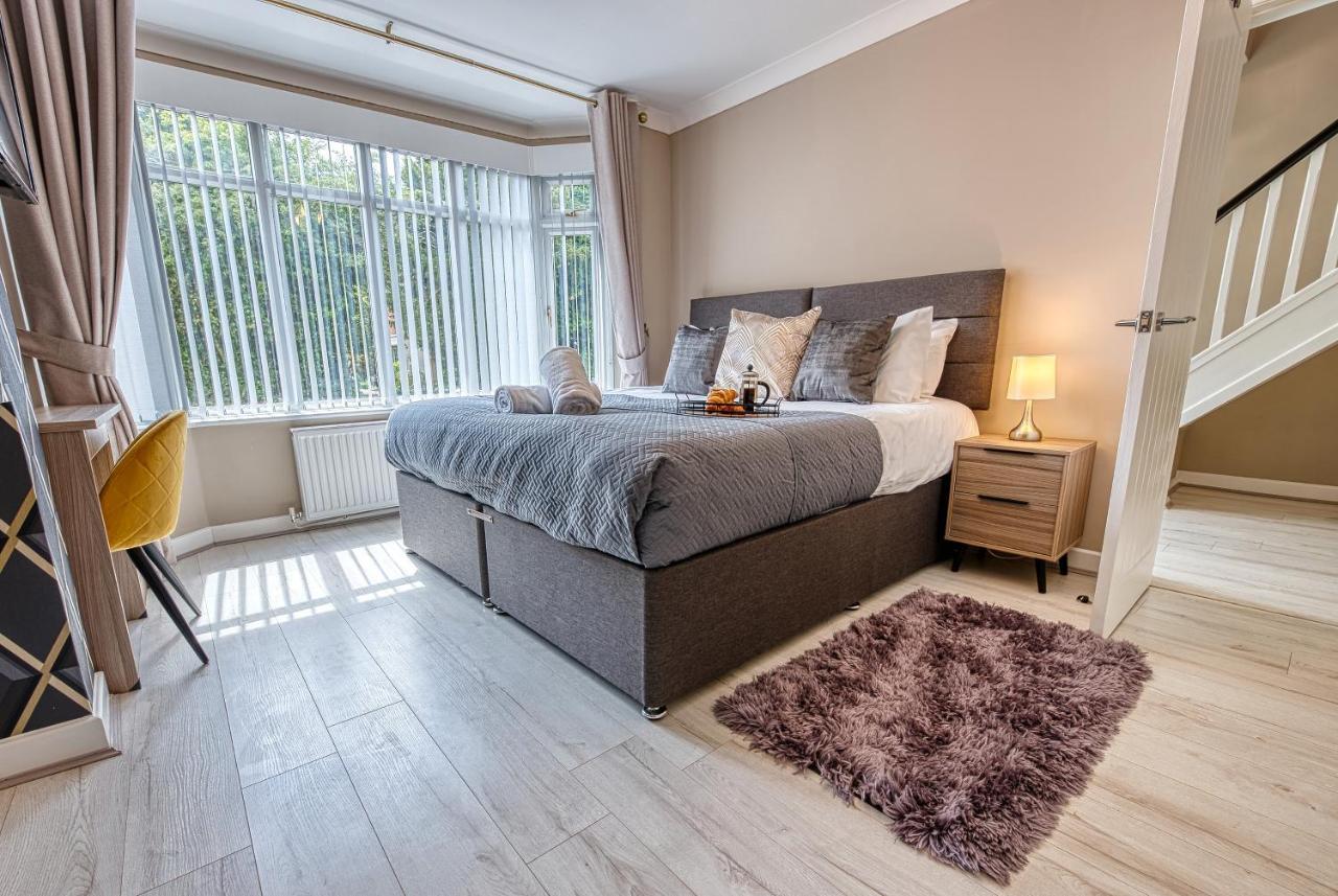 Elegant 5 Bed House - Sleeps 9, Central Solihull, Nec, Jlr, Hs2, Resorts World, Airport Business And Leisure Stays, 외부 사진