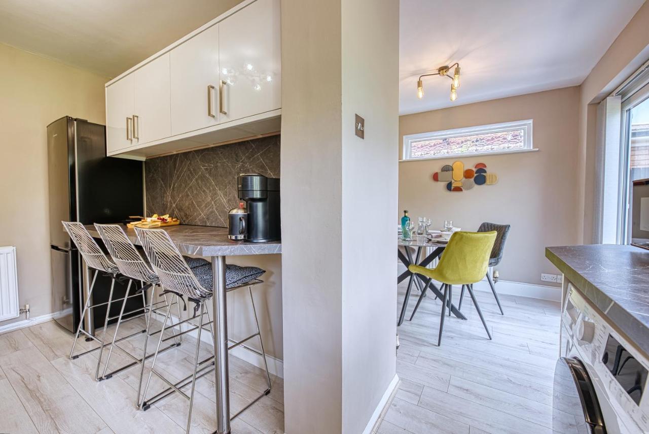 Elegant 5 Bed House - Sleeps 9, Central Solihull, Nec, Jlr, Hs2, Resorts World, Airport Business And Leisure Stays, 외부 사진