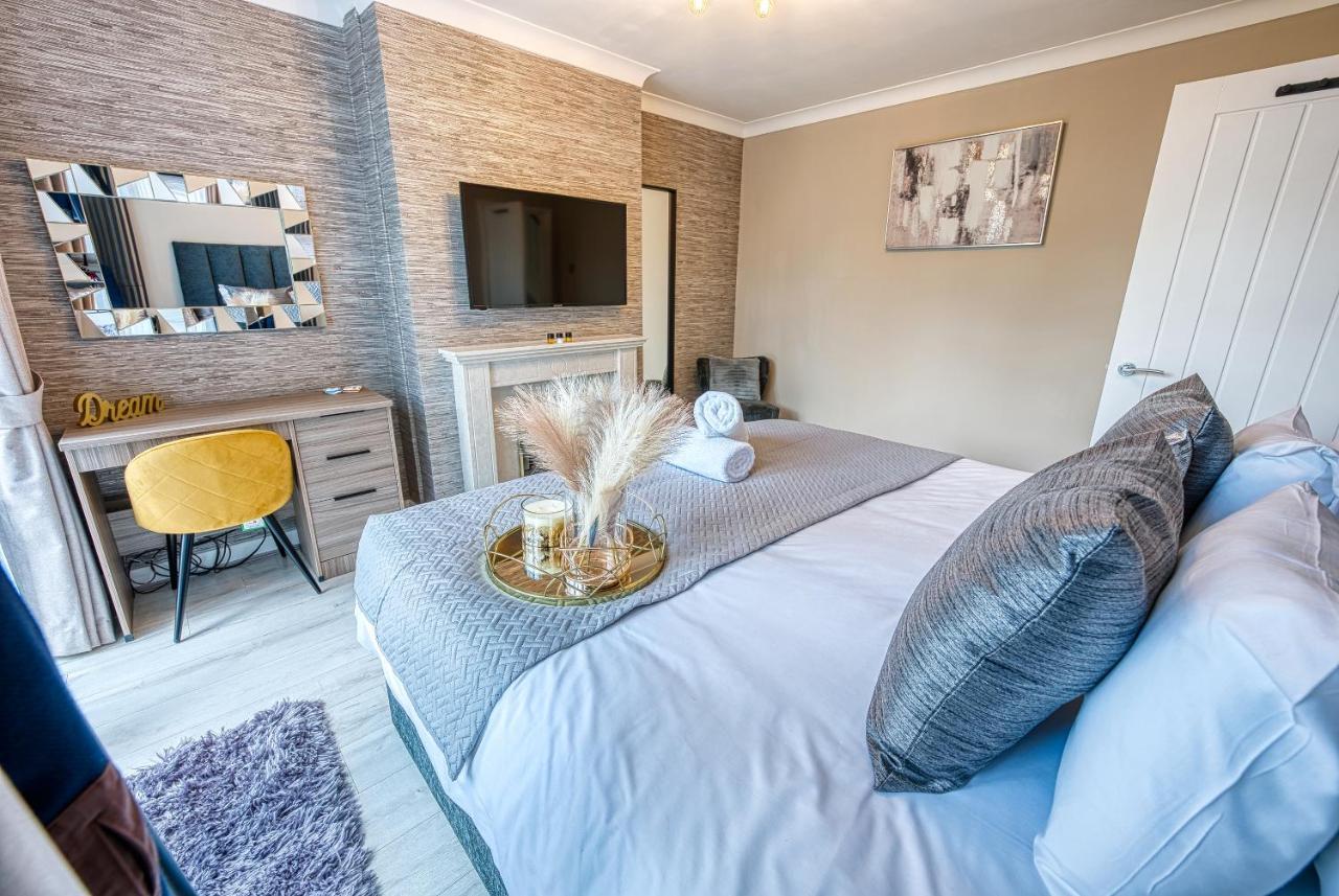 Elegant 5 Bed House - Sleeps 9, Central Solihull, Nec, Jlr, Hs2, Resorts World, Airport Business And Leisure Stays, 외부 사진