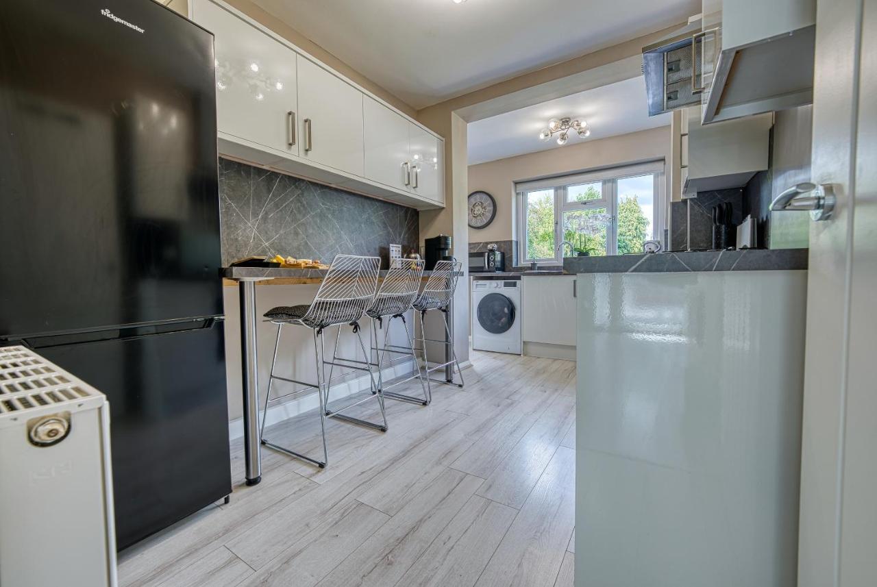 Elegant 5 Bed House - Sleeps 9, Central Solihull, Nec, Jlr, Hs2, Resorts World, Airport Business And Leisure Stays, 외부 사진