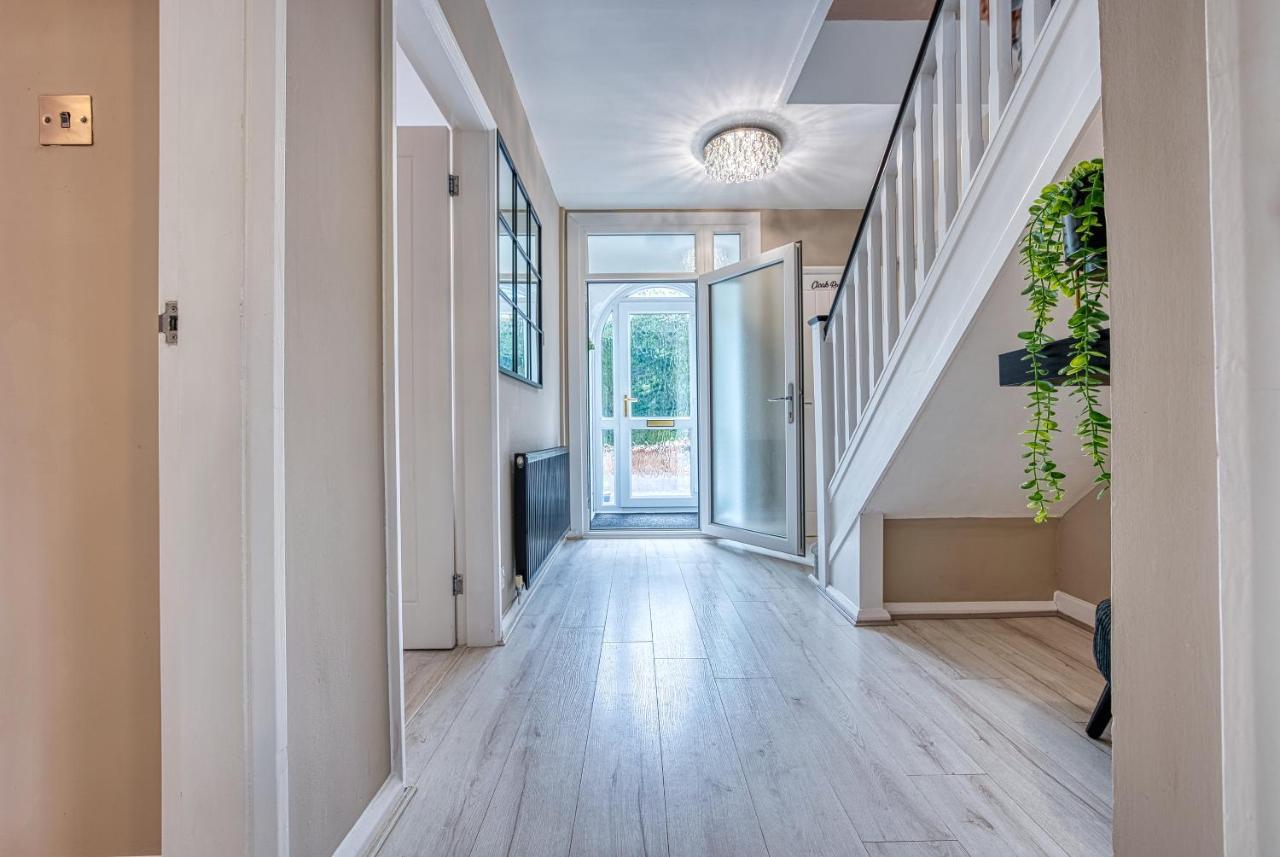 Elegant 5 Bed House - Sleeps 9, Central Solihull, Nec, Jlr, Hs2, Resorts World, Airport Business And Leisure Stays, 외부 사진