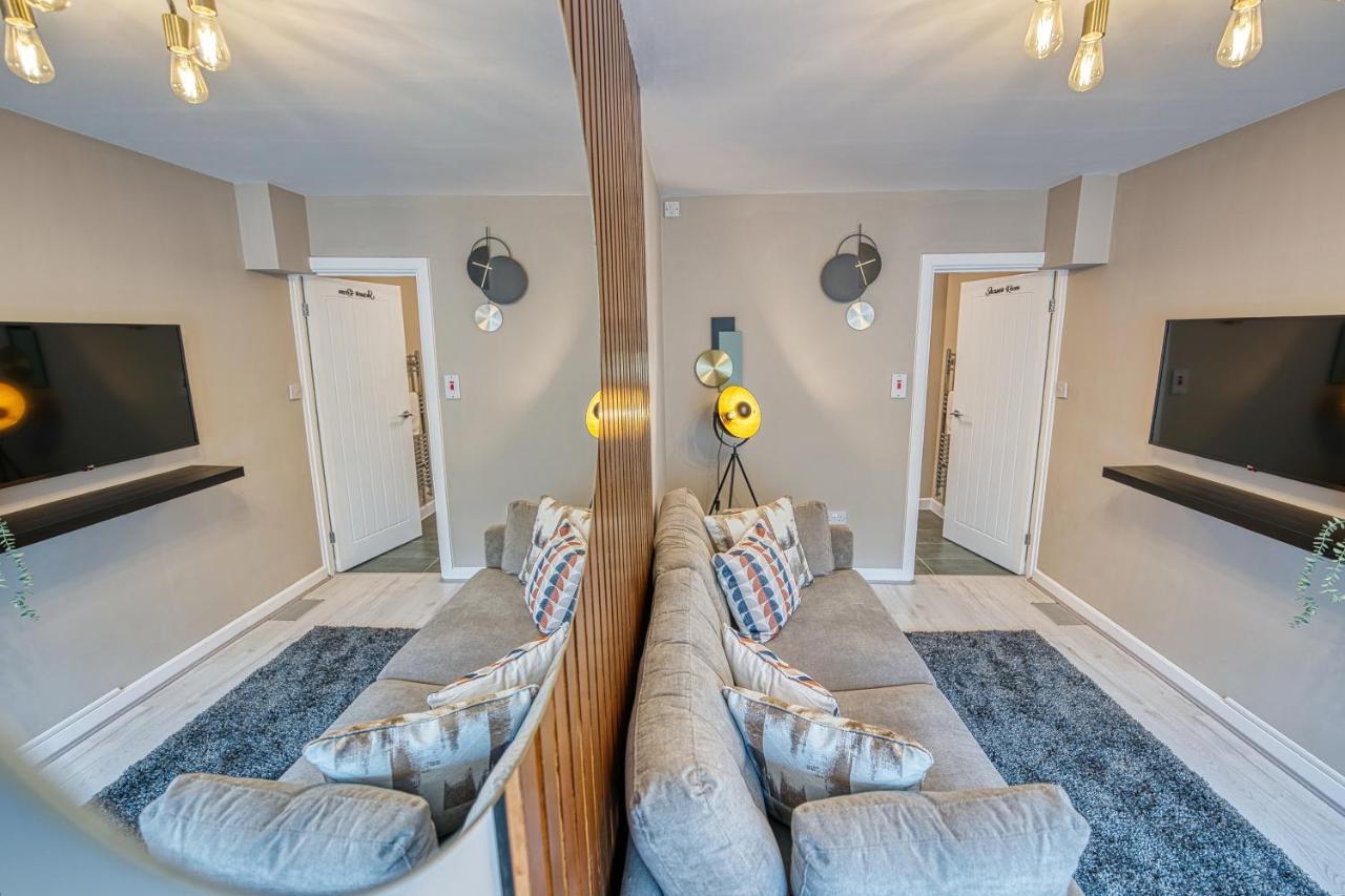 Elegant 5 Bed House - Sleeps 9, Central Solihull, Nec, Jlr, Hs2, Resorts World, Airport Business And Leisure Stays, 외부 사진