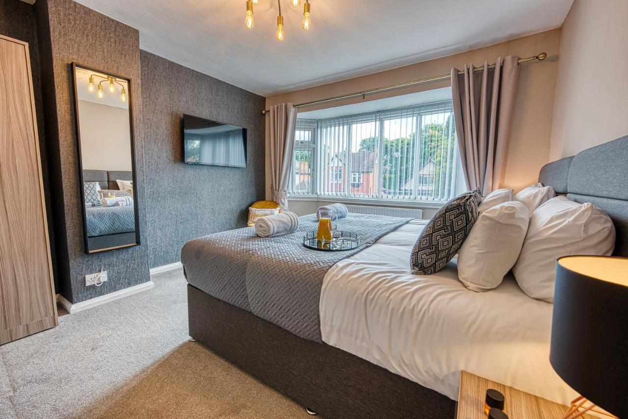 Elegant 5 Bed House - Sleeps 9, Central Solihull, Nec, Jlr, Hs2, Resorts World, Airport Business And Leisure Stays, 외부 사진