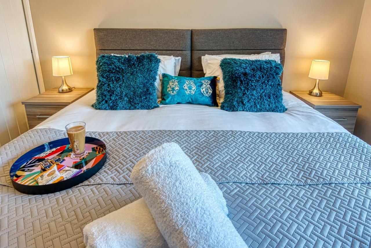 Elegant 5 Bed House - Sleeps 9, Central Solihull, Nec, Jlr, Hs2, Resorts World, Airport Business And Leisure Stays, 외부 사진